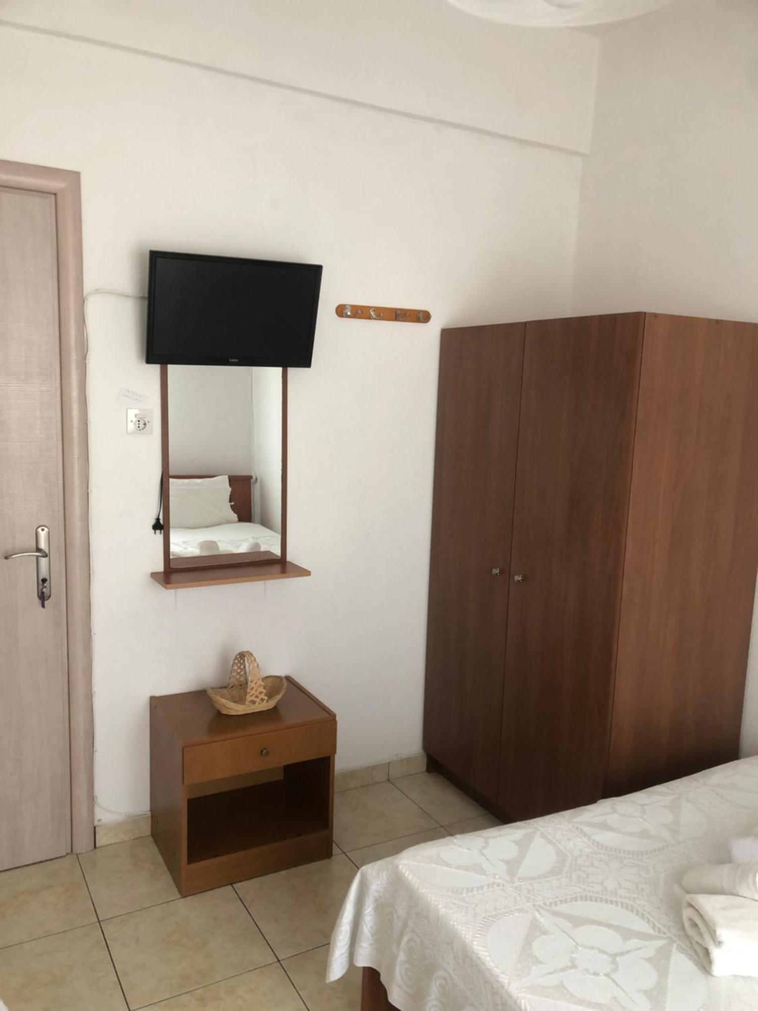 Nikos Rooms Néa Péramos Kültér fotó